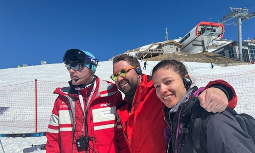 4 élèves et un professeur de ski équipés d'ACS